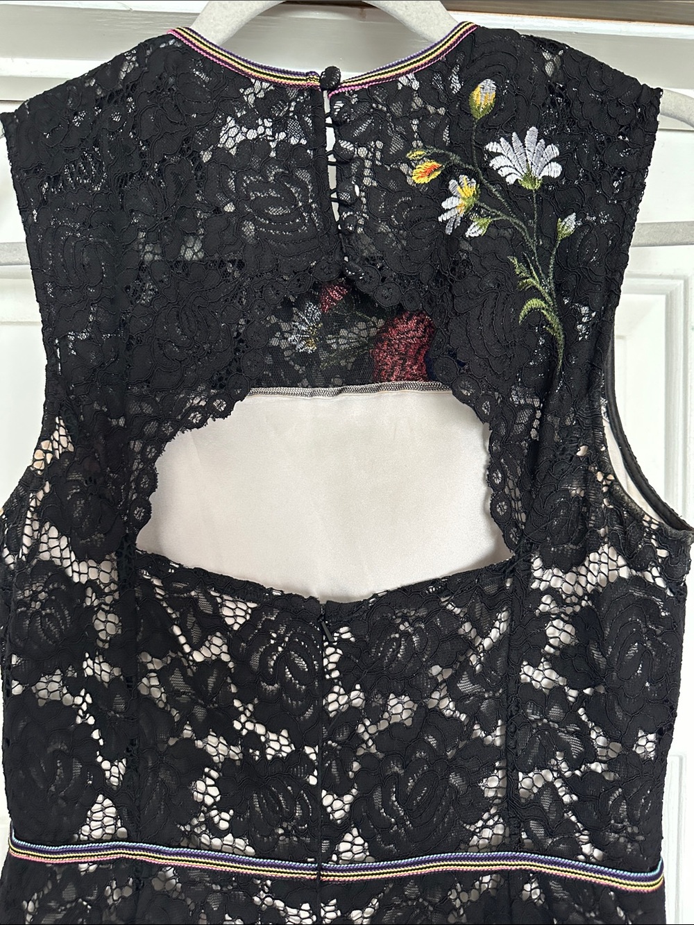Karen Millen Black Lace Midi Dress with Multicolor Floral Embroidery - Picture 4 of 6